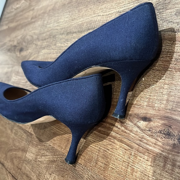 EUC Classic Manolo Blahnik  Navy Pumps Stiletto Heels - Picture 5 of 6